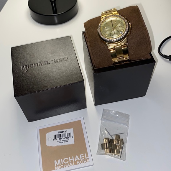 Michael Kors Dylan Gold Ladies Watch - Picture 2 of 8
